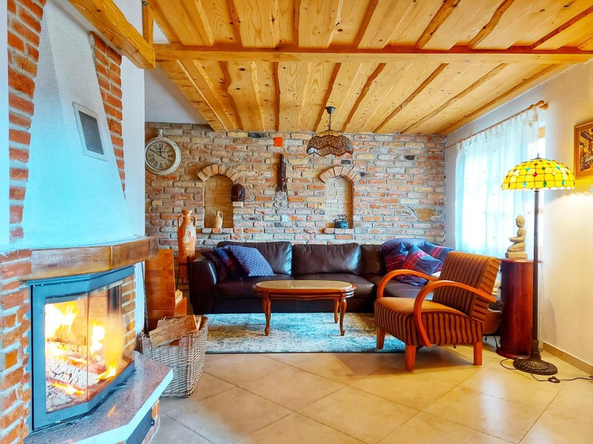 Peter'S Pine Cottage Korenica Esterno foto