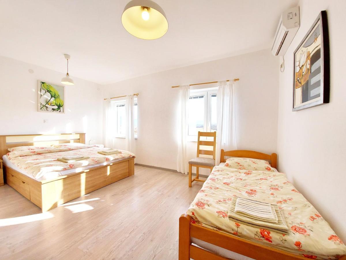 Peter'S Pine Cottage Korenica Esterno foto