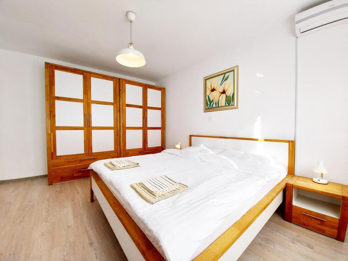 Peter'S Pine Cottage Korenica Esterno foto