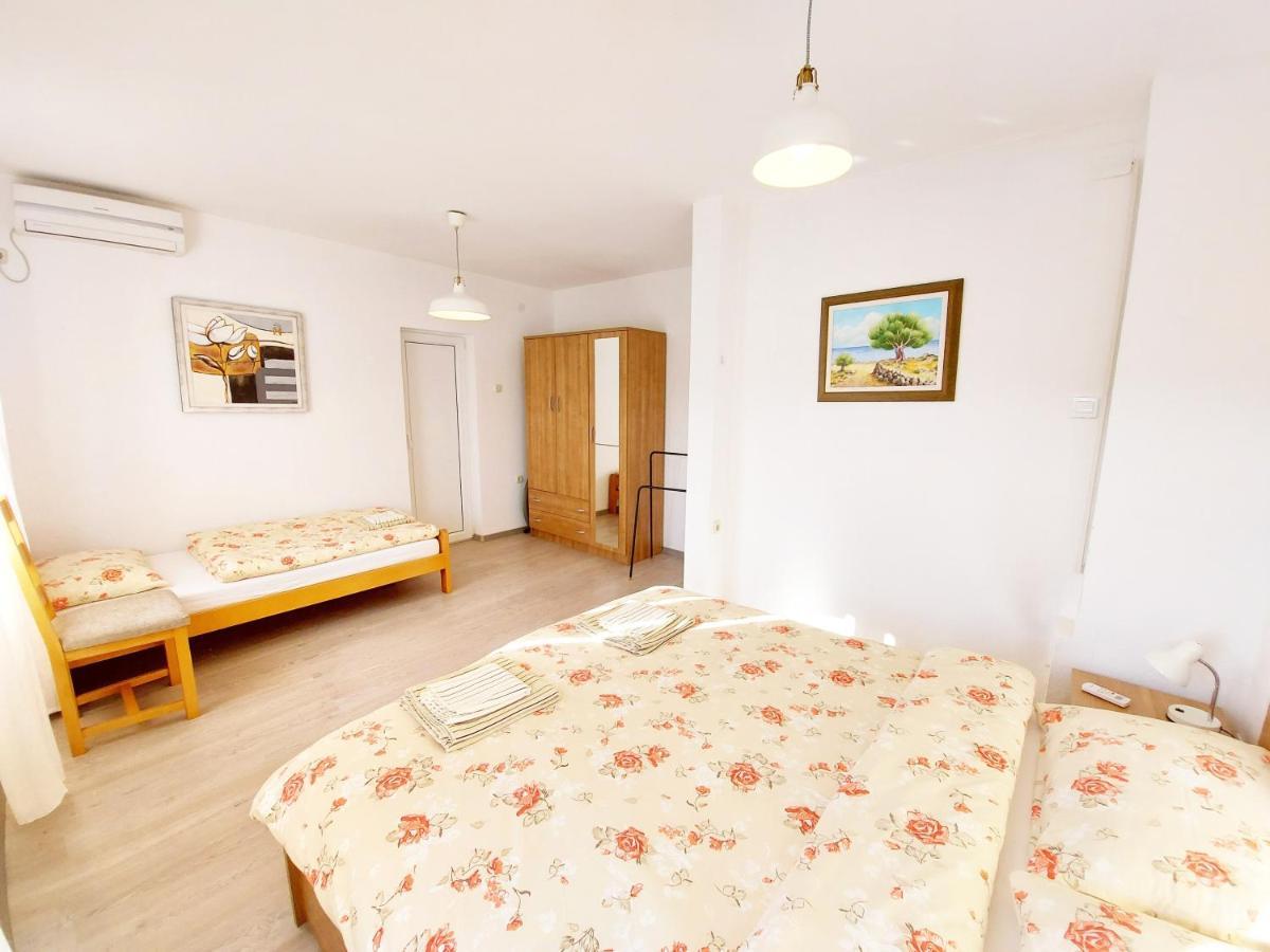 Peter'S Pine Cottage Korenica Esterno foto