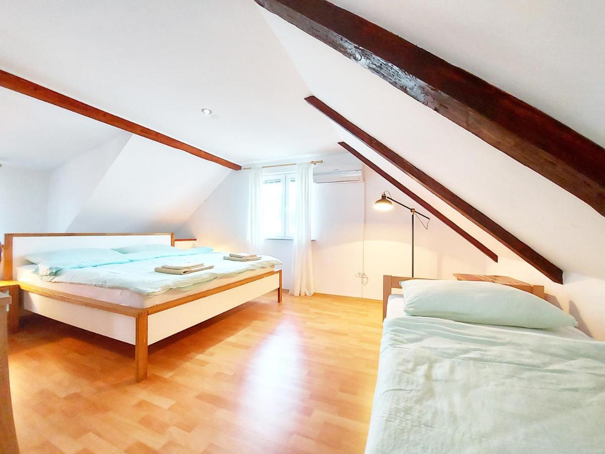 Peter'S Pine Cottage Korenica Esterno foto