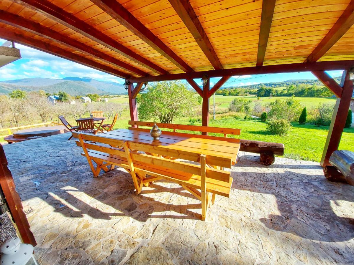 Peter'S Pine Cottage Korenica Esterno foto