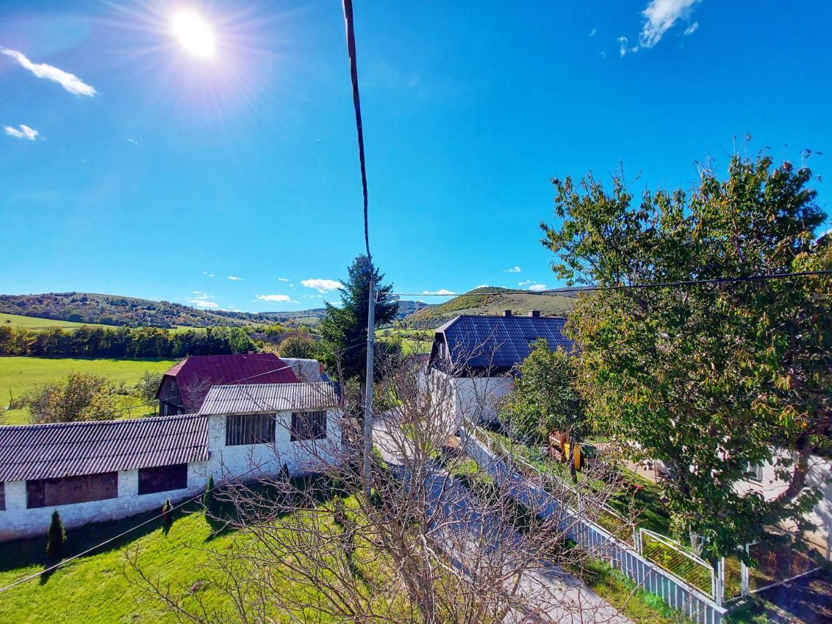Peter'S Pine Cottage Korenica Esterno foto