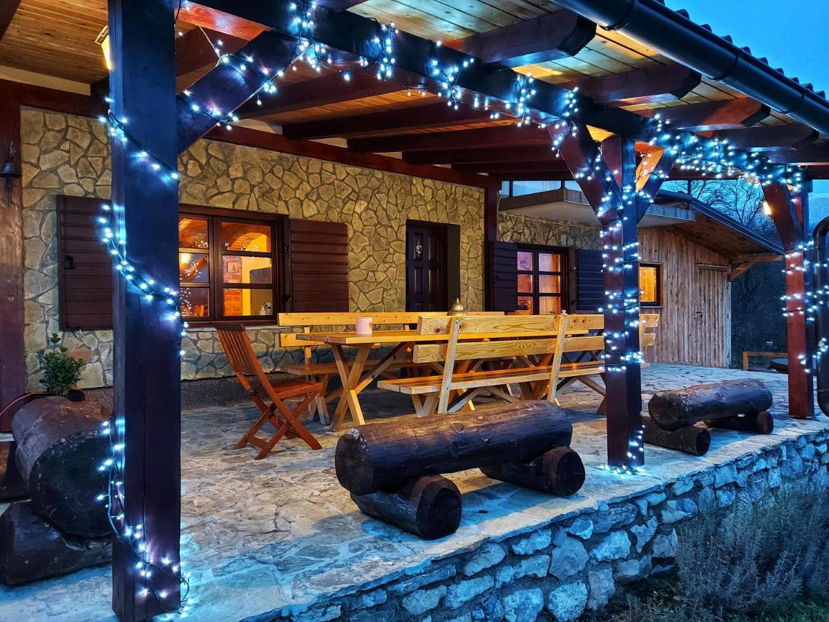 Peter'S Pine Cottage Korenica Esterno foto