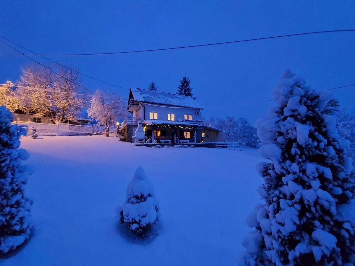 Peter'S Pine Cottage Korenica Esterno foto