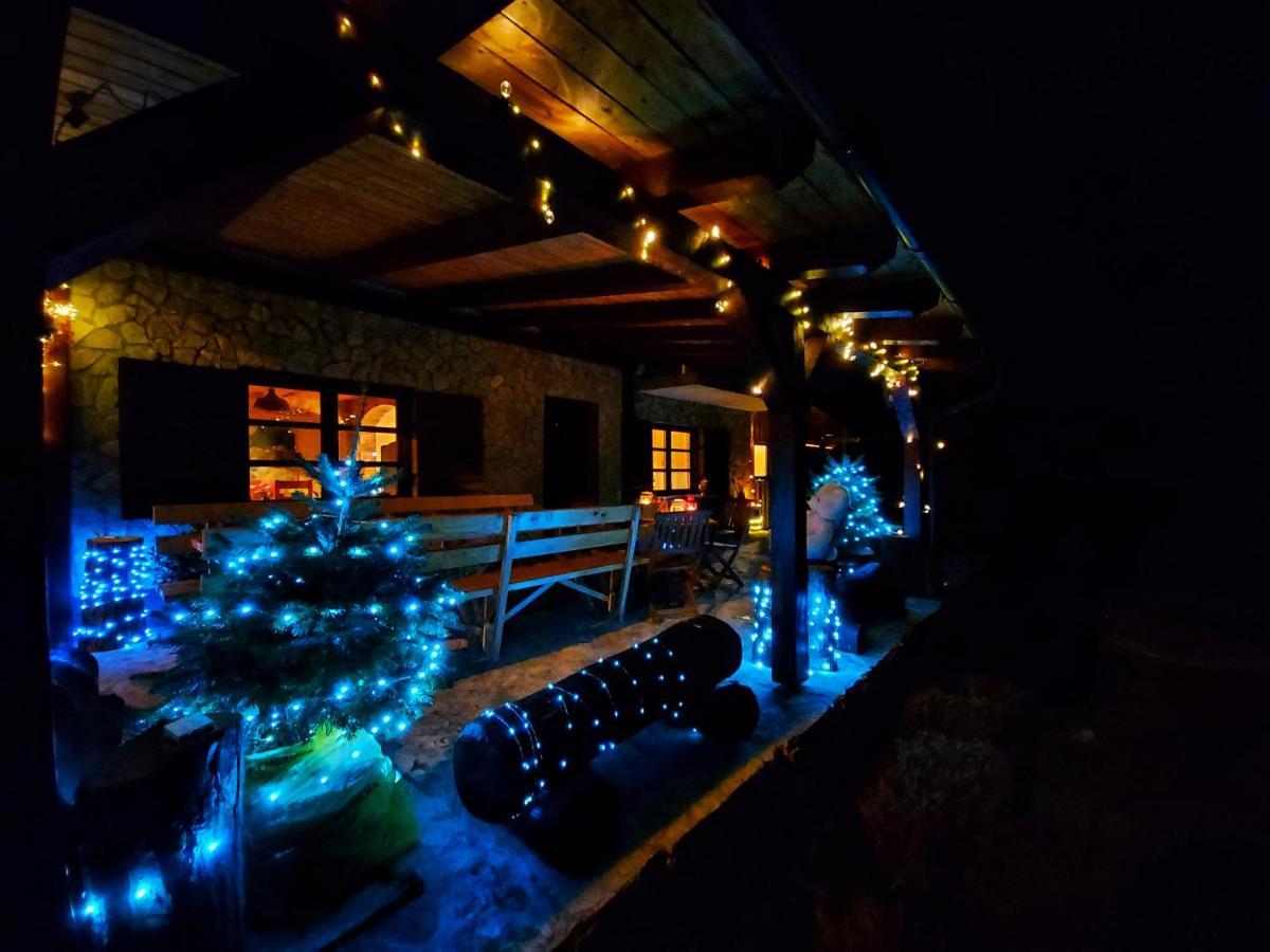 Peter'S Pine Cottage Korenica Esterno foto