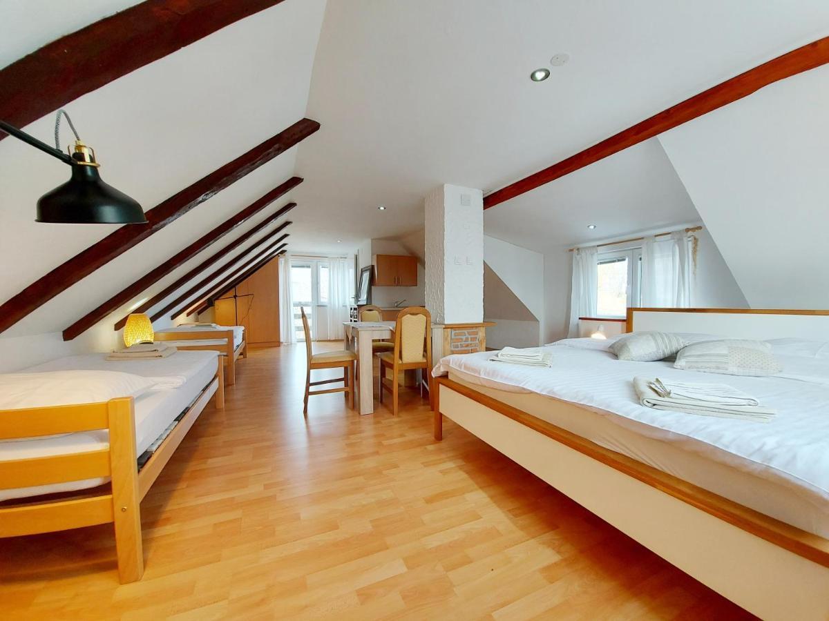 Peter'S Pine Cottage Korenica Esterno foto