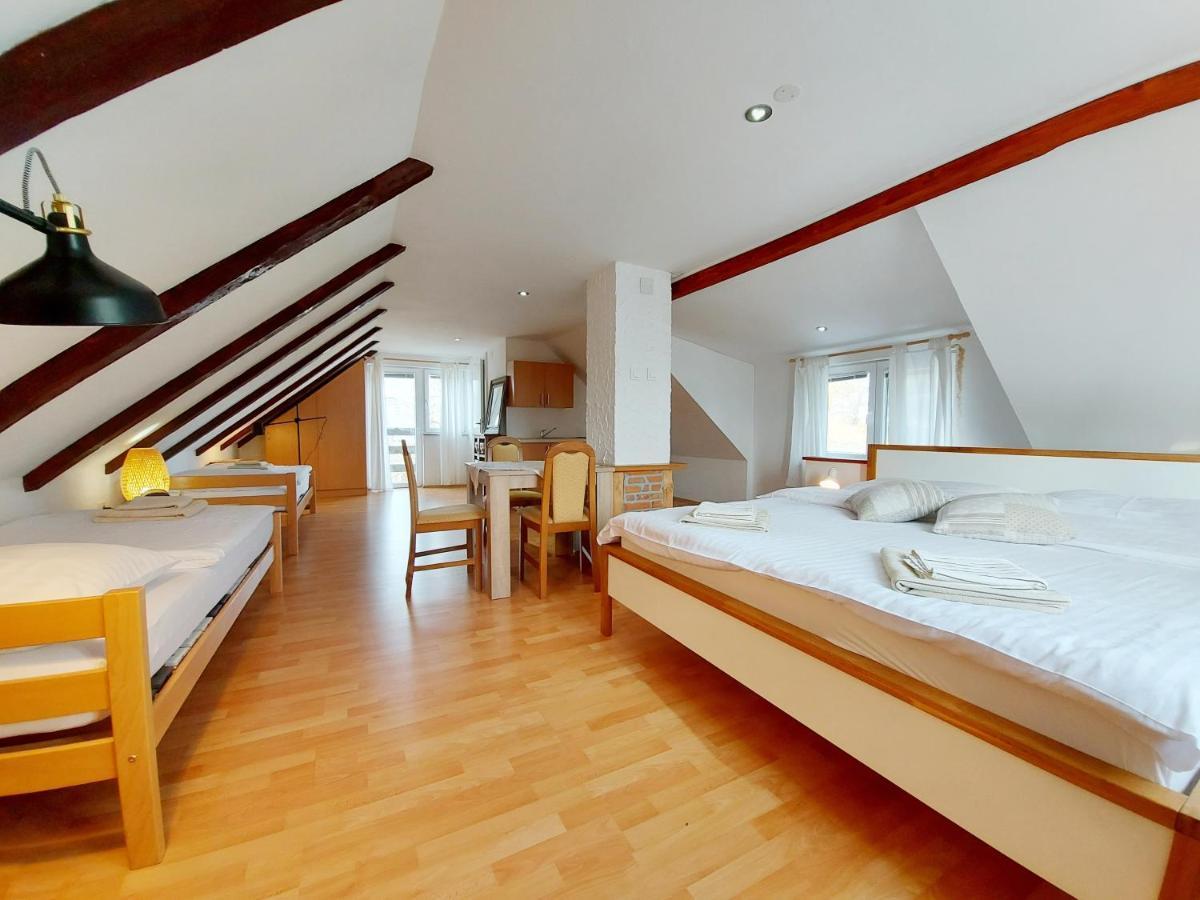 Peter'S Pine Cottage Korenica Esterno foto