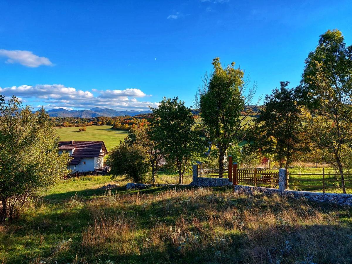 Peter'S Pine Cottage Korenica Esterno foto
